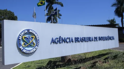 Lula demite diretor-adjunto da Abin