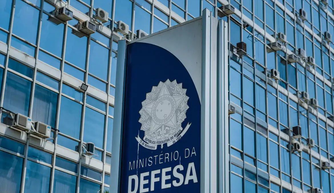 Forças Armadas terão programa de prevenção em saúde mental 1 O Programa de Prevenção e Vigilância em Saúde Mental das Forças Armadas foi lançado pelo Ministério da Defesa nesta segunda-feira (15)