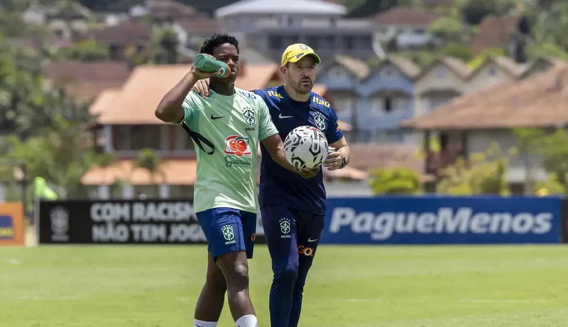 "Seleção mostrou evolução", elogia Ramon, após 2 a 0 sobre Colômbia 1 A equipe segue invicta na primeira fase desde a estreia (vitória de 1 a 0 sobre a Bolívia), e não sofreu nenhum gol