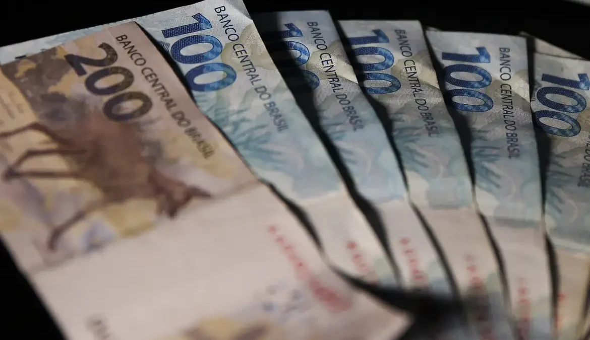 Receita paga hoje lote residual de restituição do Imposto de Renda 1 A Receita Federal paga nesta quarta-feira (31) o lote residual de restituição do Imposto de Renda Pessoa Física (IRPF) de janeiro