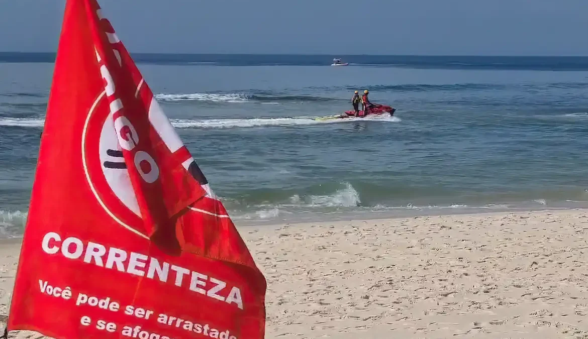 O Corpo de Bombeiros registrou aumento significativo de resgates em praias do Rio de Janeiro