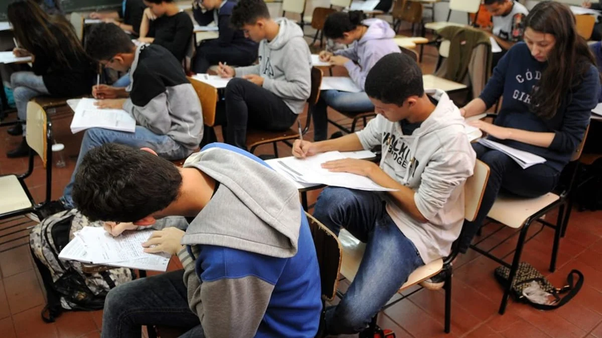 A diversidade de estudantes, com suas necessidades individuais, exige metodologias e estratégias de ensino flexíveis e inclusivas
