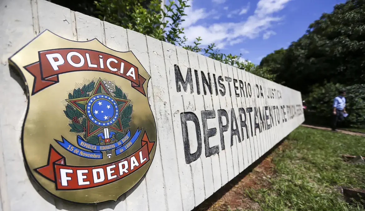 A Polícia Federal prendeu o prefeito do município de Borba, no Amazonas, Simão Peixoto Lima