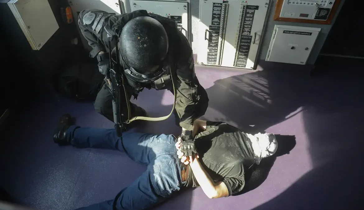 A partir desta segunda-feira (8), os policiais do Batalhão de Operações Policiais Especiais (Bope) vão utilizar as câmeras corporais
