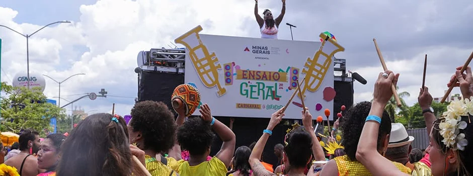Governo de Minas realiza teste do novo sistema sonorização dos blocos do Carnaval de BH 1 Foi dada a largada para a folia em Belo Horizonte com o Ensaio Geral do Carnaval 2024, neste sábado (13/1), na Avenida dos Andradas