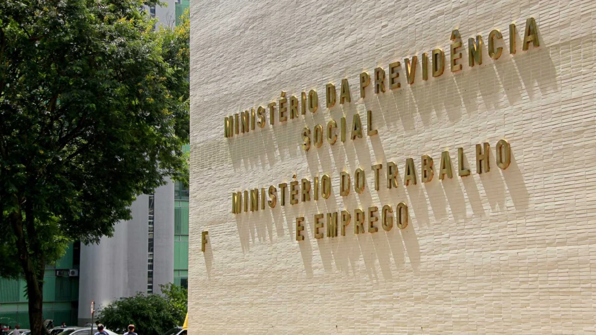 Marinho inicia diálogo com as centrais sindicais sobre a MP da reoneração da folha de pagamento 1 Fachada do Ministério do Trabalho e Emprego/Previdência Social