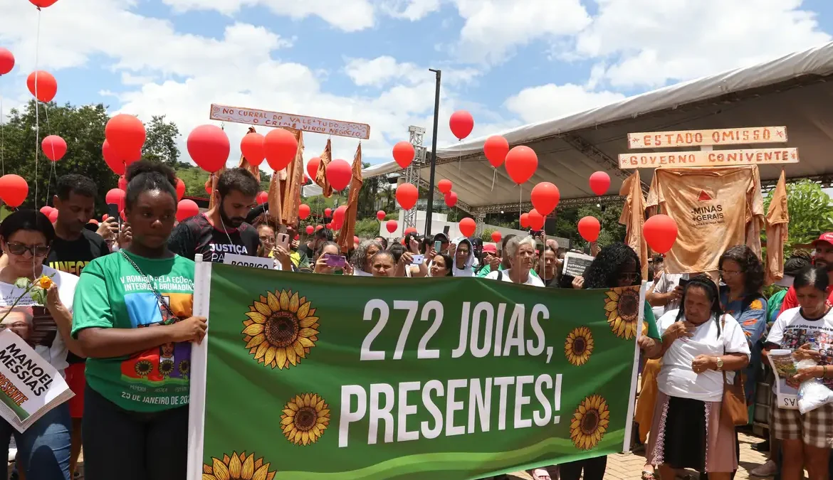 Após 5 anos, ato em Brumadinho homenageia vítimas e critica acordo 1 Atingidos pelo rompimento da barragem da mineradora Vale realizaram em Brumadinho (MG), nesta quinta-feira (25) um grande ato