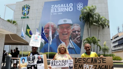 Filhos, ex-jogadores e fãs celebram legado de Zagallo 2 Filhos, ex-jogadores e fãs celebram legado de Zagallo