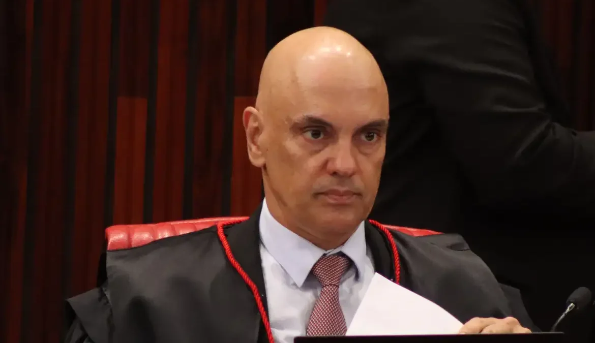 Moraes prorroga inquérito do STF sobre milícias digitais 1 O ministro Alexandre de Moraes, do Supremo Tribunal Federal (STF), prorrogou nesta segunda-feira (22) o inquérito que apura a atuação
