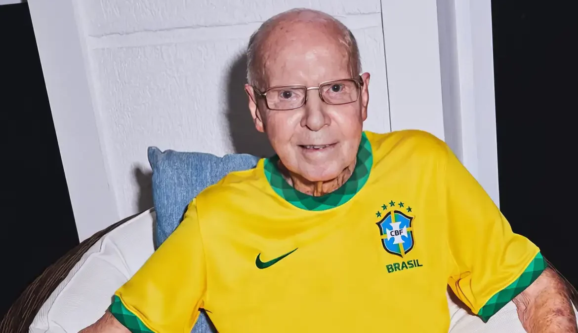 O corpo do tetracampeão Zagallo está sendo velado neste domingo (7), na sede da Confederação Brasileira de Futebol (CBF)