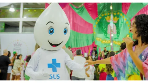 Zé Gotinha grava clipe de samba-enredo na quadra da Mangueira 1 Zé Gotinha grava clipe de samba-enredo na quadra da Mangueira
