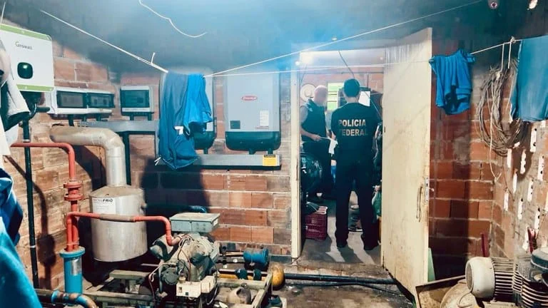 PF prende produtor rural por manter trabalhadores em condição análoga a de escravo 1 A Polícia Federal (PF) e o Ministério do Trabalho e Emprego (MTE) realizaram, na manhã desta terça-feira (13/2), ação conjunta