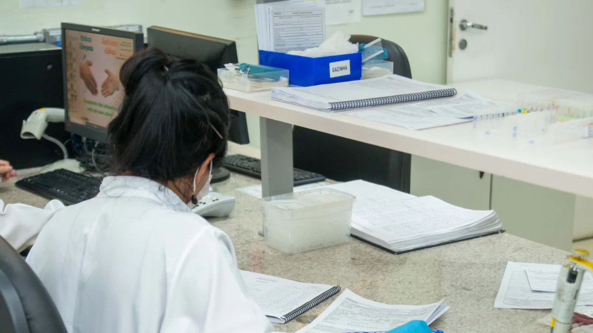 Fhemig oferece mais de 60 vagas para nível superior em unidades de Belo Horizonte e Bambuí 1 A Fundação Hospitalar do Estado de Minas Gerais (Fhemig) está com processos seletivos simplificados para a Administração Central e para