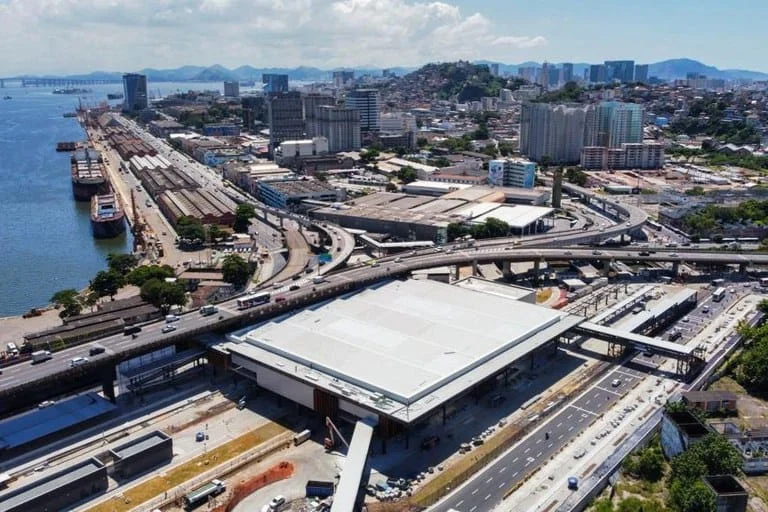 Lula participa da inauguração de terminal que vai integrar o transporte público do Rio de Janeiro 1 O presidente Luiz Inácio Lula da Silva participa, nesta sexta-feira, 23 de fevereiro, da cerimônia de inauguração do Terminal Intermodal