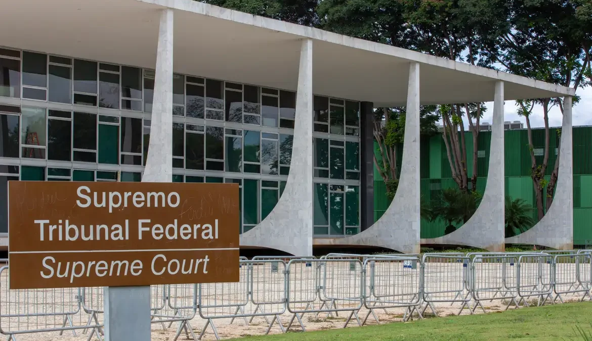 STF julga se dispensa sem justa causa de funcionário público é legal 1 Os ministros julgam recurso apresentado por empregados do Banco do Brasil, demitidos em 1997 sem justa causa