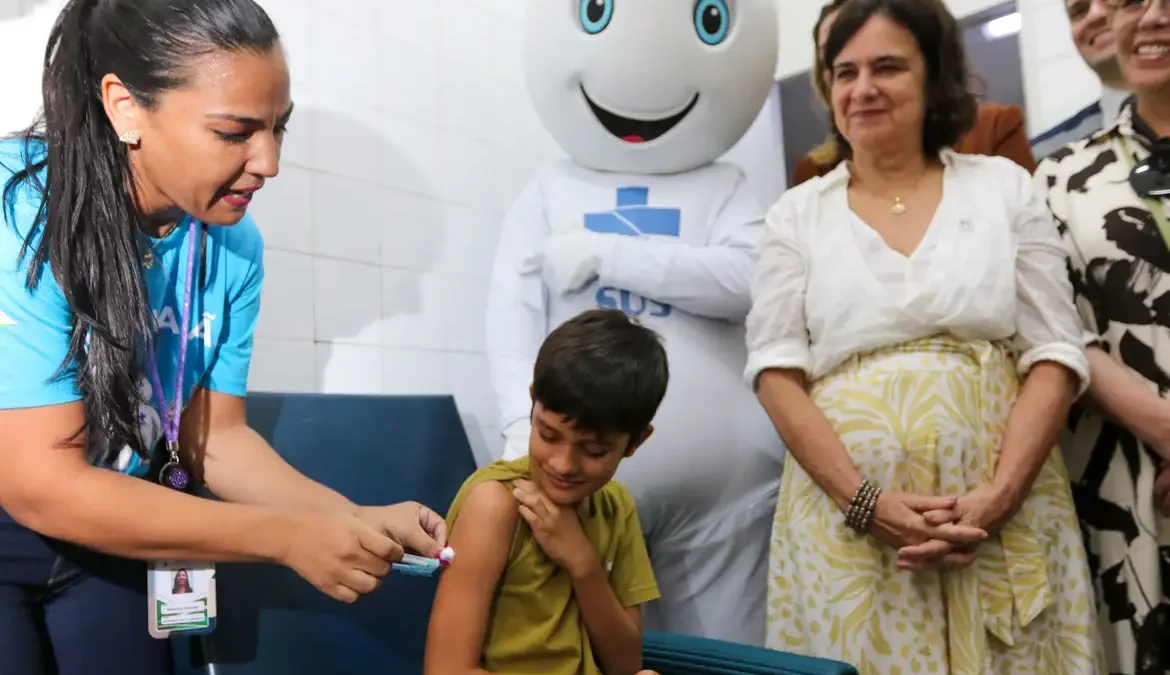 DF registra 38 mortes por dengue e lidera ranking no país 1 O DF foi a primeira unidade da Federação a iniciar a vacinação contra a dengue no Sistema Único de Saúde (SUS)