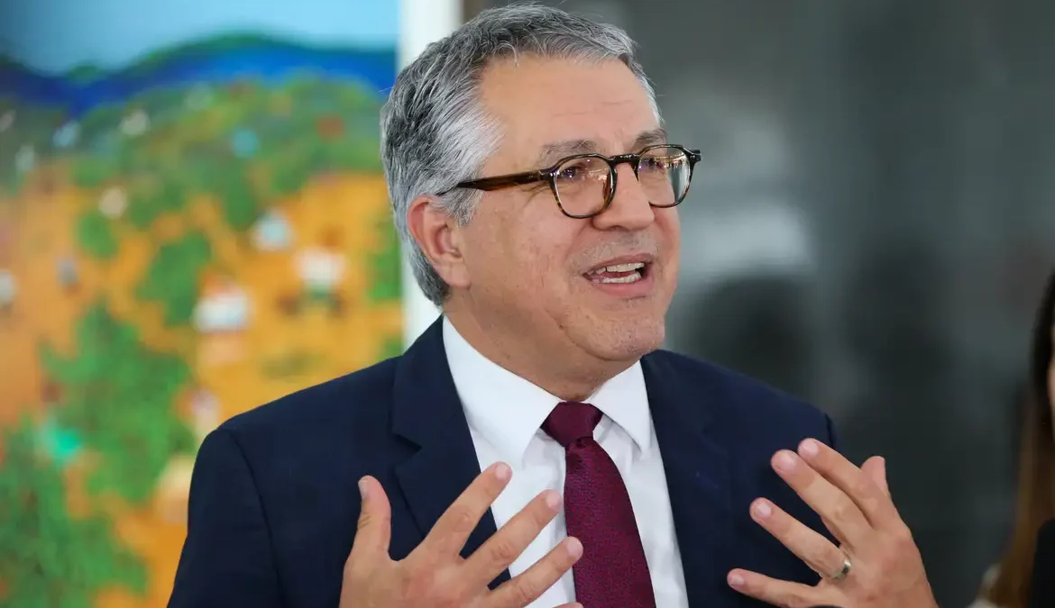 Governo quer contribuição previdenciária menor para municípios pobres 1 Atualmente, os municípios pagam alíquota de 20% de contribuição