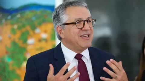 Governo quer contribuição previdenciária menor para municípios pobres 1 Governo quer contribuição previdenciária menor para municípios pobres