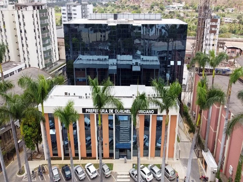 Prefeitura de Fabriciano decreta ponto facultativo nas repartições públicas durante o Carnaval 2024 1 Em virtude do Carnaval, a Prefeitura de Coronel Fabriciano decretou ponto facultativo nas repartições públicas na próxima segunda, 12/2,