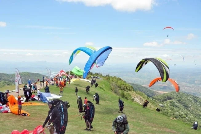 Começa amanhã (10) a 1ª etapa do Campeonato Mineiro de Parapente 1 Enquanto os foliões contam as horas para pular o Carnaval, os pilotos aguardam ansiosos a abertura da 1ª etapa do Campeonato Mineiro