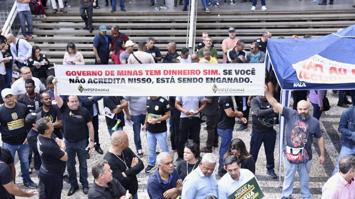 Deputados questionam suposto cerceamento de manifestação dos servidores da área de segurança 1 Policiais dizem que governo violou seus direitos constitucionais de livre manifestação