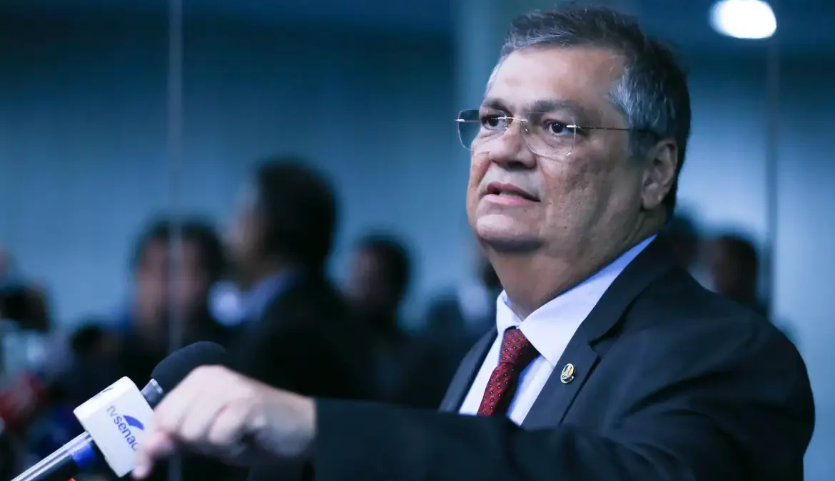 O anúncio de que a PEC seria apresentada foi feito na segunda-feira (19) durante pronunciamento no Plenário do Senado