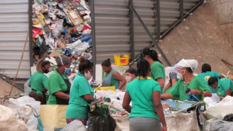 Governo de Minas entrega kits para catadores de materiais recicláveis cadastrados no ReciclaBelô