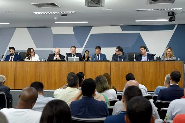 Empresários cobram urgência na correção de falhas na nova vistoria veicular 1 Os deputados estaduais se reuniram em audiência da Comissão de Administração Pública da Assembleia Legislativa de Minas Gerais (ALMG)