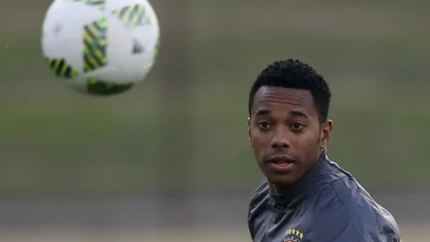 STJ decidirá em março se Robinho cumprirá pena por estupro no Brasil