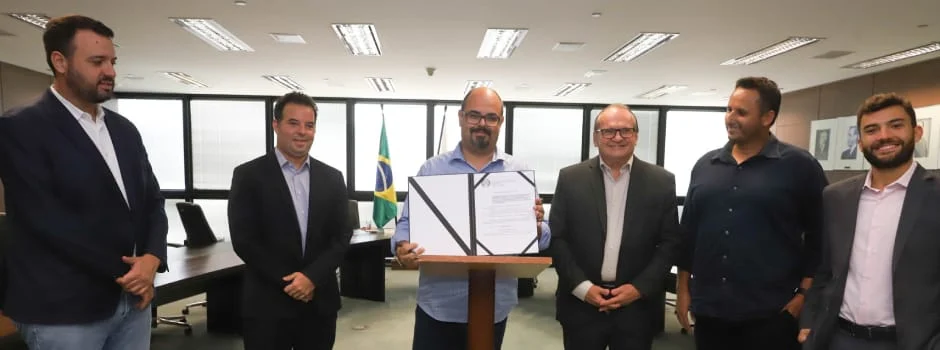 O vice-governador Professor Mateus assinou, nesta quarta-feira (7/2), na Cidade Administrativa, despacho governamental autorizando que