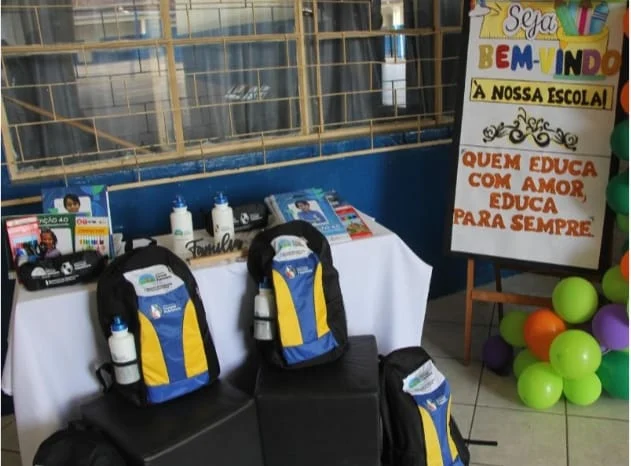 Prefeitura Fabriciano inicia entrega dos kits escolares para cerca de 11 mil alunos da rede municipal Educação 1 A entrega do material já se tornou tradição no município, beneficia todos os alunos matriculados nas escolas municipais e é feita todos os