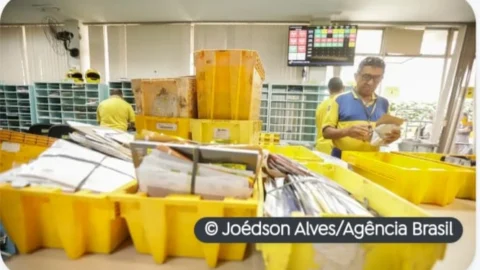 Governo federal vai revisar leis que tratam do setor postal