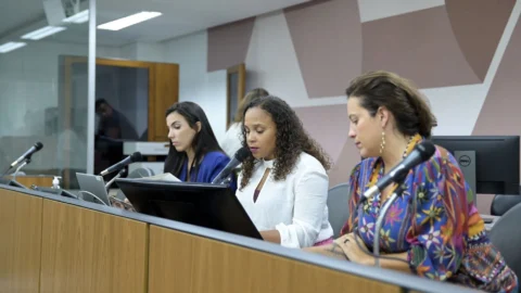 Comissão dá aval a PL que prioriza atendimento a mulheres vítimas de violência