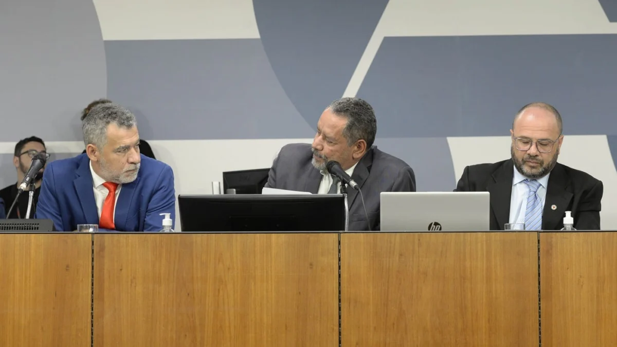 Além de corroborar as demandas dos participantes da audiência, deputados criticaram as condições da malha estadual, a maior do País e a