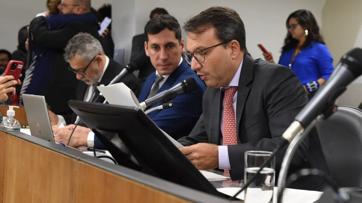 A Comissão de Constituição e Justiça analisou proposições na manhã desta terça-feira (27)