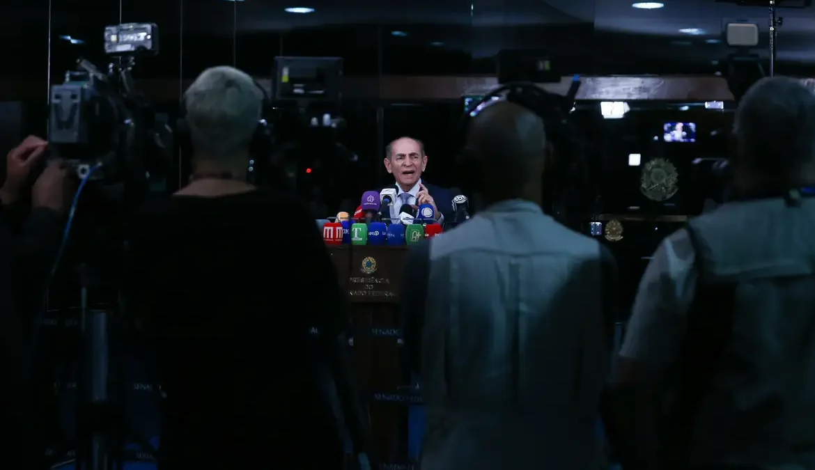 Relator da reforma do Código Eleitoral vai propor o fim da reeleição 1 Segundo Castro, há um sentimento forte na Casa sobre o fim da reeleição