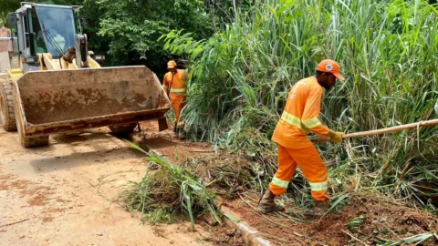 Equipes de limpeza da Prefeitura de Ipatinga recolheram mais de três toneladas de lixo 1 Equipes de limpeza da Prefeitura de Ipatinga recolheram mais de três toneladas de lixo