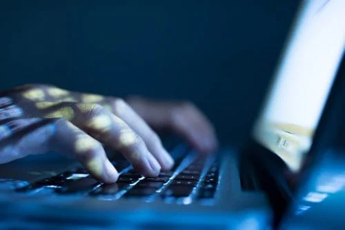 Conheça a ata notarial, que serve de prova contra ataques virtuais 1 Documento obtido em cartórios, a ata notarial visa a autenticar tanto fatos físicos quanto os ocorridos em meio virtual e serve como prova
