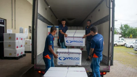 Minas Gerais recebe primeiras doses de vacina contra a dengue