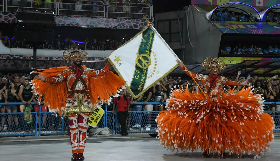 Imperatriz, Viradouro e Mangueira encerram ensaios técnicos no Rio 1 Além da verde e branco de Ramos, Viradouro e Mangueira terão os componentes passando pela Passarela do Samba neste domingo (4)