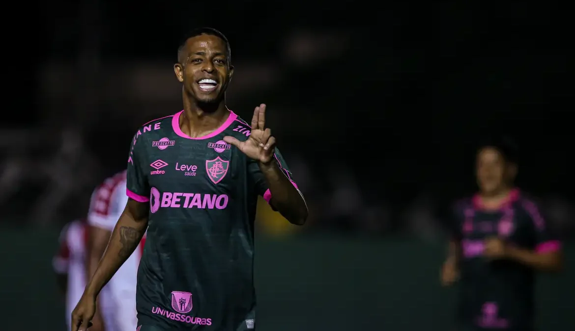 Atual líder da Taça Guanabara do Campeonato Carioca, o Fluminense enfrenta o Sampaio Corrêa, a partir das 21h30 (horário de Brasília)
