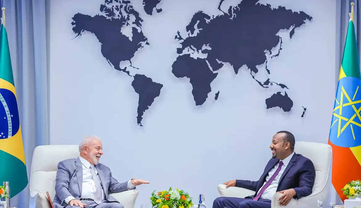 Lula propõe parceria com países africanos para combate ao desmatamento 1 Lula também expressou o compromisso do Brasil em colaborar com a África no desenvolvimento de programas educacionais, saúde, meio ambiente