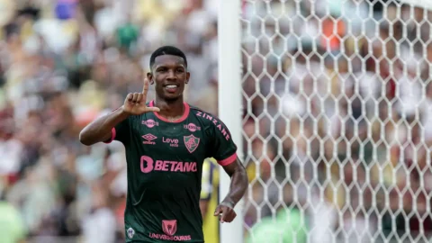 Lelê marca e Flu derrota Madureira para voltar a liderar o Carioca 3 Lelê marca e Flu derrota Madureira para voltar a liderar o Carioca