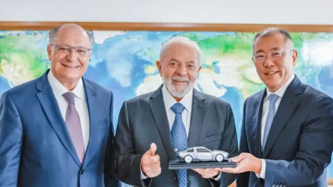 Em reunião com Lula, Hyundai anuncia US$ 1,1 bi em investimentos 2 Em reunião com Lula, Hyundai anuncia US$ 1,1 bi em investimentos