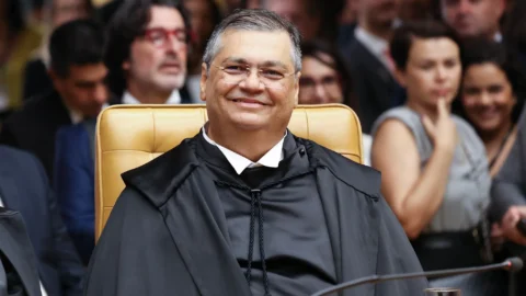 Primeiro voto de Dino no STF é favorável em ação sobre uberização