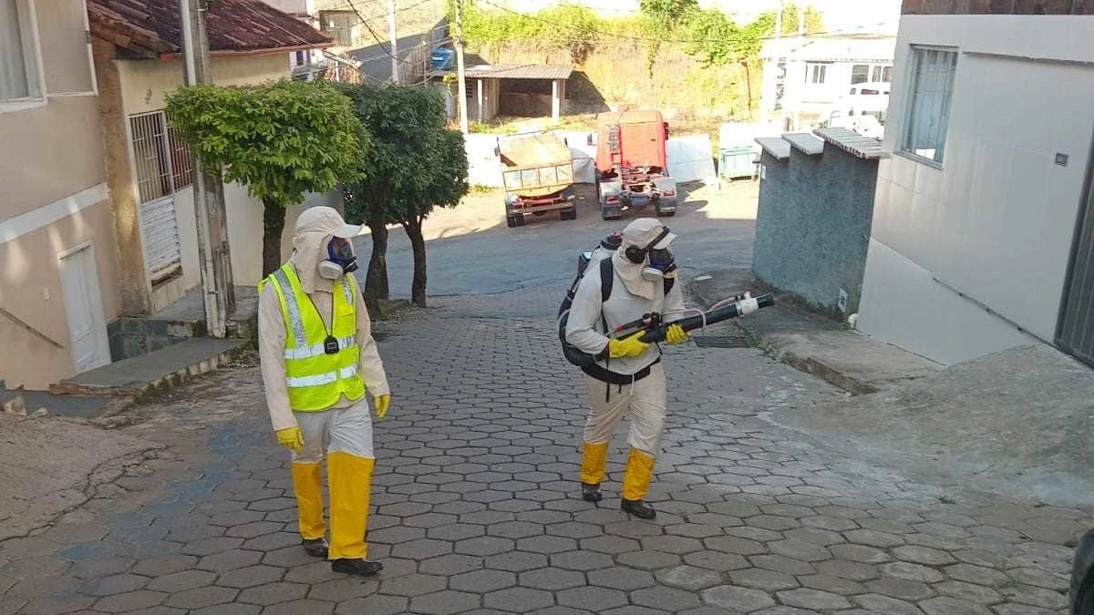 Prefeitura de Manhuaçu decreta situação de emergência por conta do surto de arboviroses 1 A Prefeitura de Manhuaçu, publicou na tarde desta quarta-feira (21/02) um decreto de situação de emergência por conta do surto