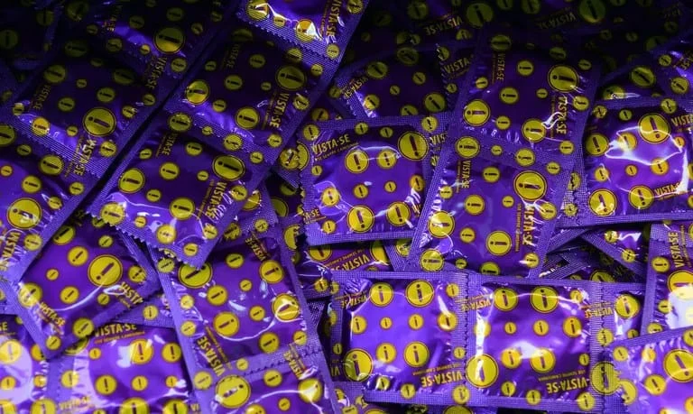 Ministério da Saúde alerta para medidas de prevenção contra Infecções Sexualmente Transmissíveis 1 O uso de preservativos é tema da campanha de carnaval do Ministério da Saúde