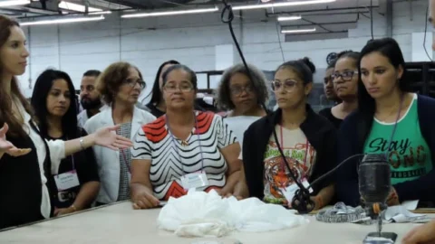 Mulheres beneficiadas pelo Trajeto Moda visitam fábrica de confecções em Belo Horizonte 5 Mulheres beneficiadas pelo Trajeto Moda visitam fábrica de confecções em Belo Horizonte