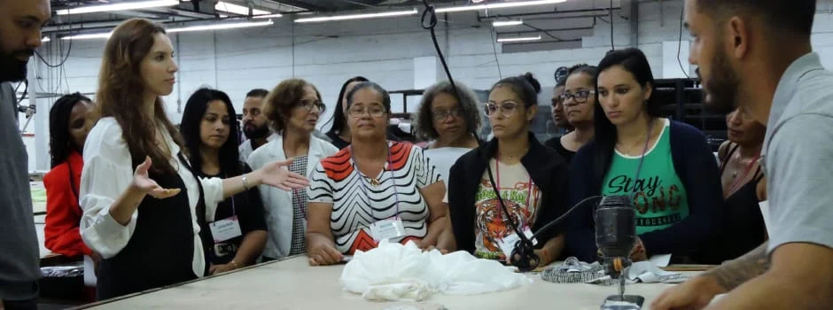 Mulheres beneficiadas pelo Trajeto Moda visitam fábrica de confecções em Belo Horizonte 1 Essa iniciativa foi o primeiro passo da parceria que busca abrir os horizontes para as mulheres sobre o processo produtivo no mercado