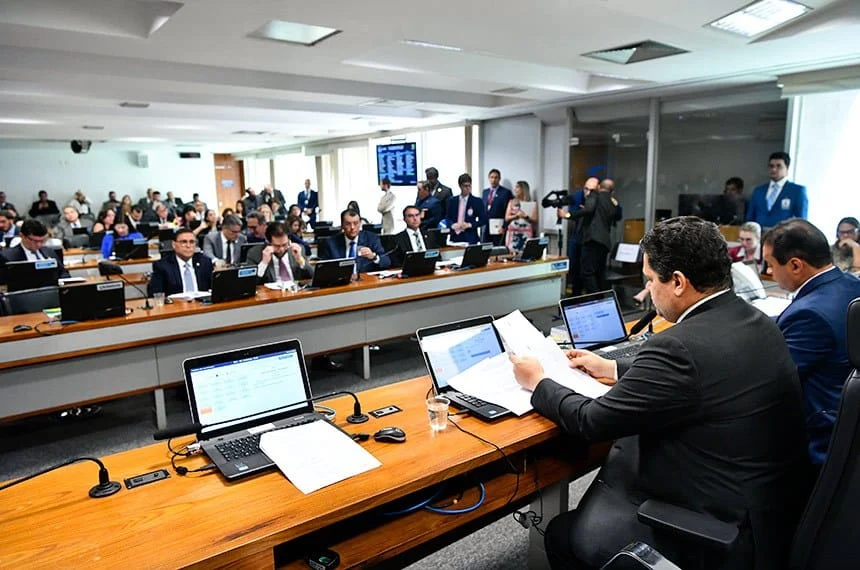 Como a CCJ analisa apenas a constitucionalidade da matéria, o projeto segue agora para análise da Comissão de Educação e Cultura do Senado